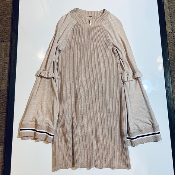 Free People “Zou Bisou” Bell Sleeve Sweater Mini Dress M - Picture 4 of 4
